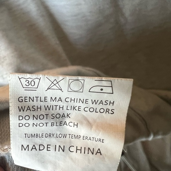 Lightweight MAMA Sweatshirt - Picture 8 of 10